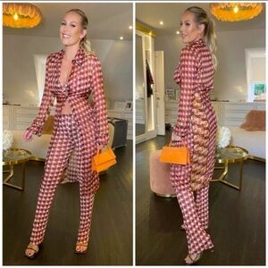 Zara 4 Piece Multicolored
Bralette, Panties, Tulle Tunic & Pants Set Size
XS